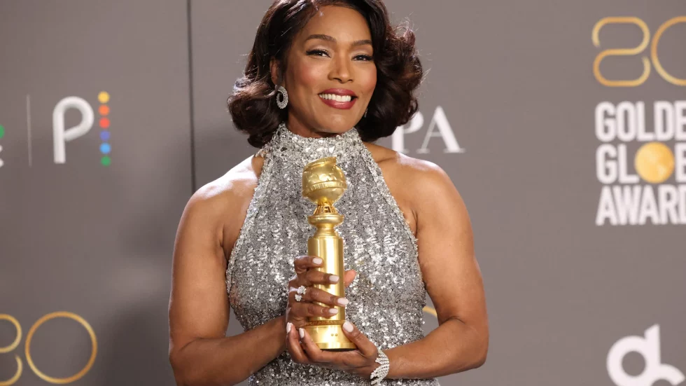 Angela Bassett with her Golden Globe